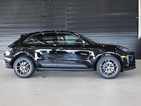 Used 2025 Porsche Macan image 11