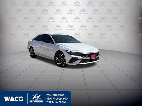 Used 2025 Hyundai Elantra Sport image 2