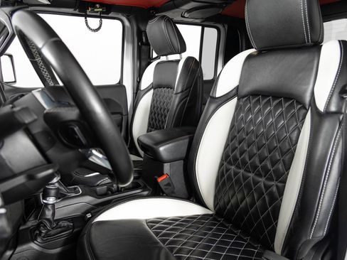 Used 2020 Jeep Gladiator Overland image 16