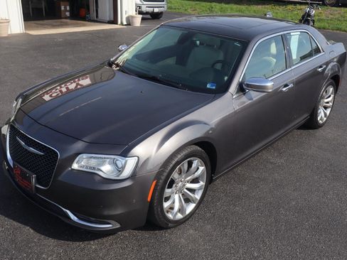 Used 2015 Chrysler 300 C w/ Light Group image 11