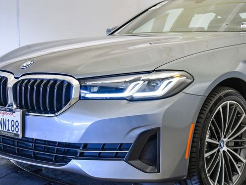 Certified 2022 BMW 530e w/ Premium Package image 9