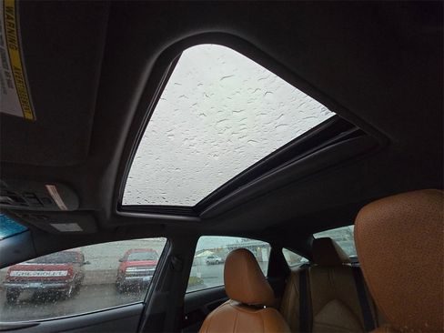 Used 2019 Toyota Avalon Limited image 18