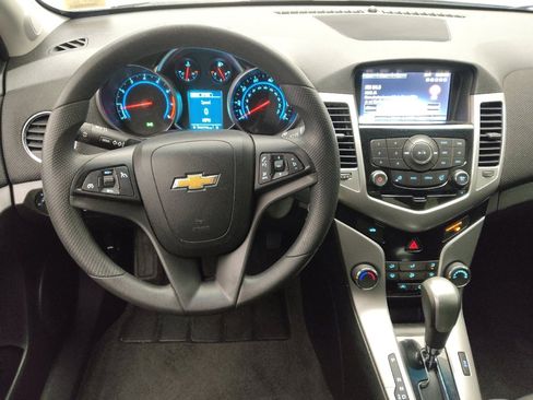 Used 2015 Chevrolet Cruze LT w/ Technology Package FWD image 22
