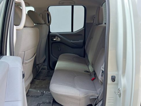 Used 2018 Nissan Frontier S AWD/4WD image 32