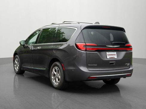 Used 2021 Chrysler Pacifica Limited w/ Premium & Safety Sphere Group AWD/4WD image 5