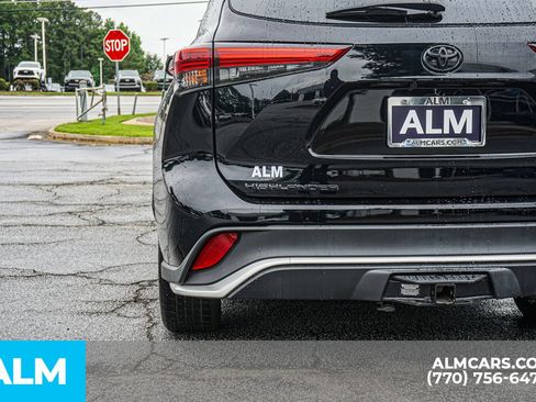 Used 2022 Toyota Highlander XSE AWD/4WD image 17