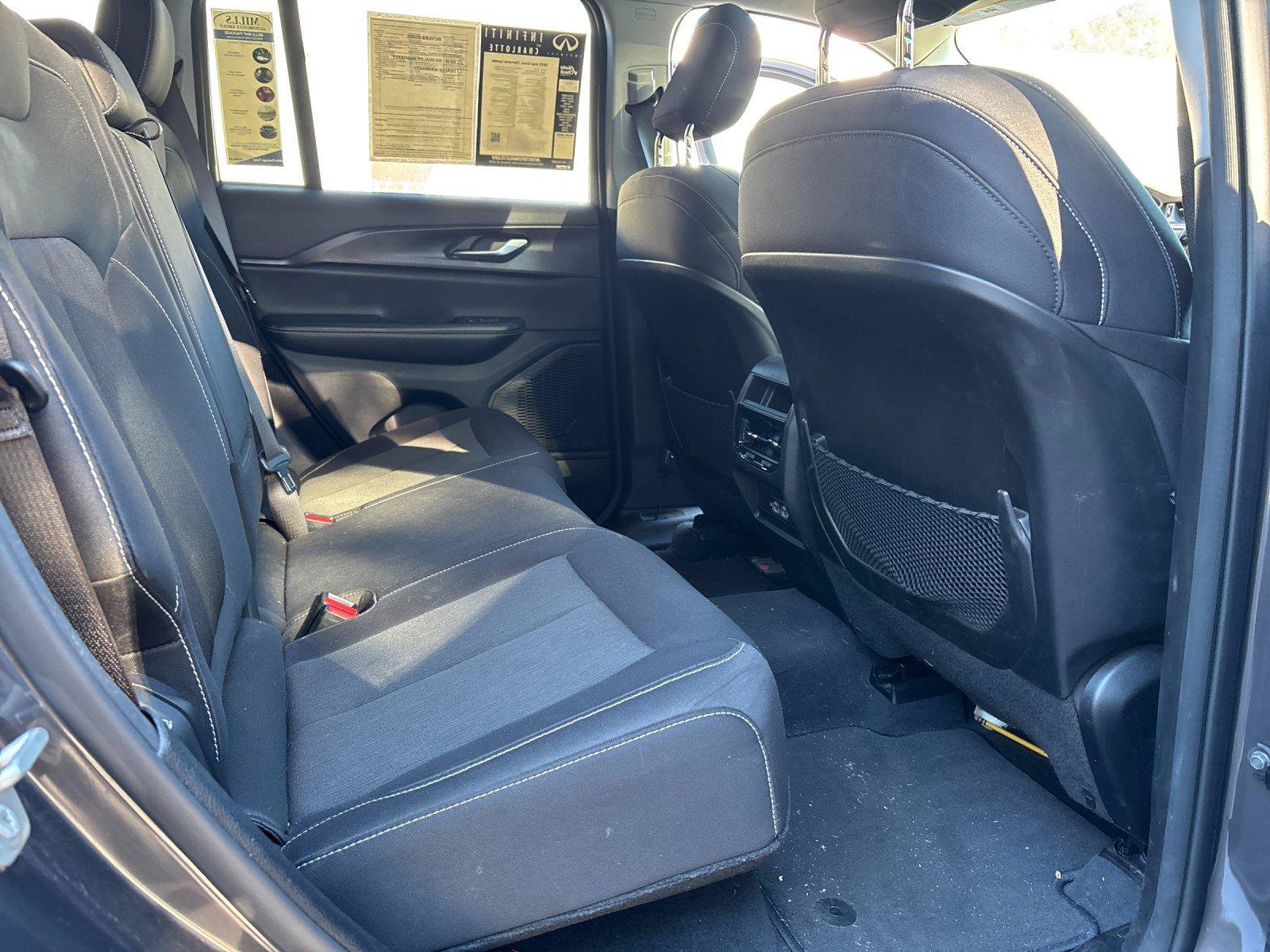 Used 2023 Jeep Grand Cherokee Laredo RWD image 36
