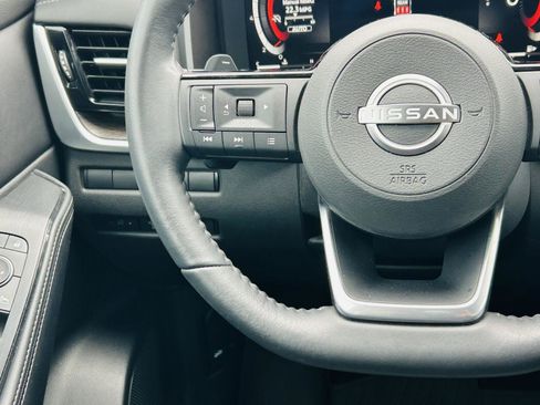 Used 2024 Nissan Rogue Platinum image 19