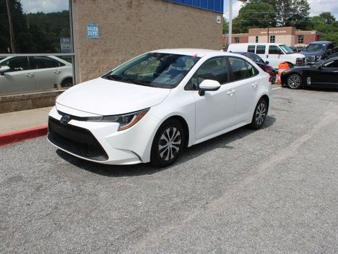 Used 2022 Toyota Corolla LE FWD image 3