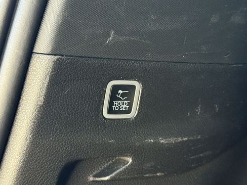 Used 2024 Jeep Wagoneer L Series II RWD image 31