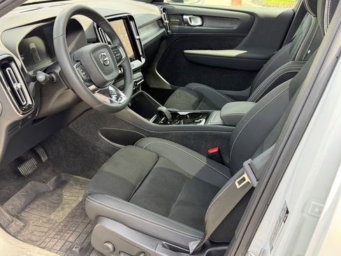 Certified 2023 Volvo C40 P8 Recharge Ultimate w/ Protection Package Premier image 23