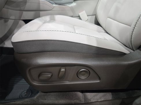 New 2026 GMC Terrain Denali w/ LPO, Black Badging Package image 29