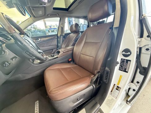 Used 2014 Hyundai Equus Signature RWD image 5