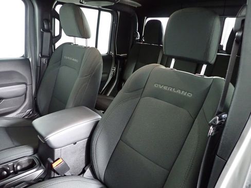 Used 2023 Jeep Gladiator Overland image 29