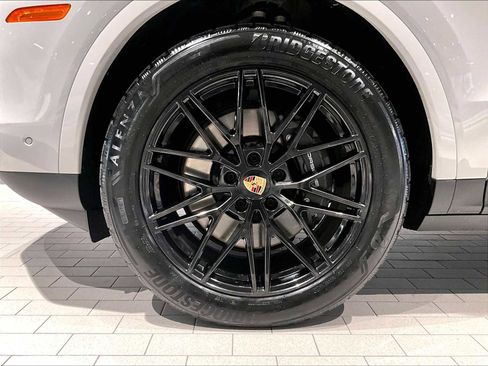 Used 2025 Porsche Cayenne Coupe image 14
