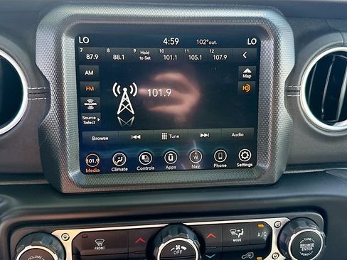Used 2023 Jeep Wrangler Unlimited Sahara AWD/4WD image 13