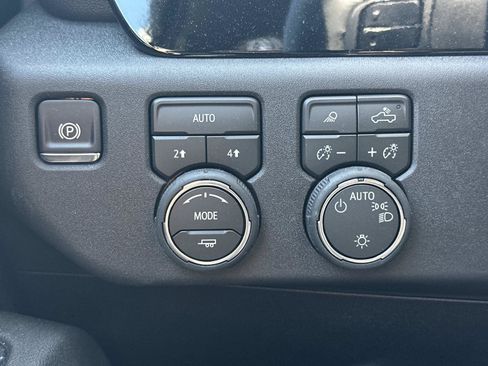 Used 2026 Chevrolet Silverado 1500 LT w/ Safety Package AWD/4WD image 24
