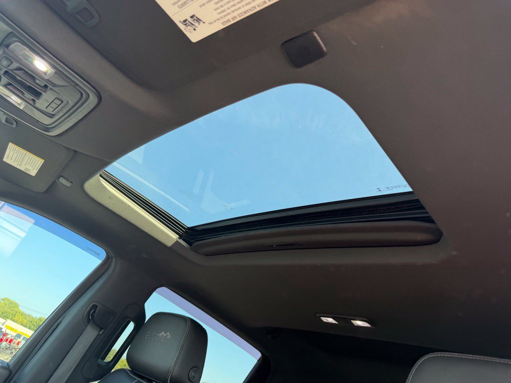 Used 2019 Chevrolet Silverado 1500 High Country w/ High Country Premium Package AWD/4WD image 29
