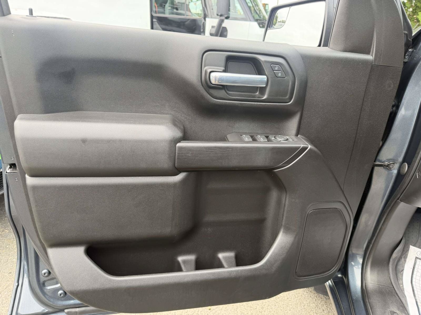 Used 2021 Chevrolet Silverado 1500 Custom w/ LPO, Dark Essentials Package AWD/4WD image 15