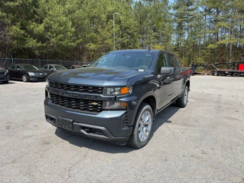 Used 2020 Chevrolet Silverado 1500 Custom w/ Custom Value Package image 3
