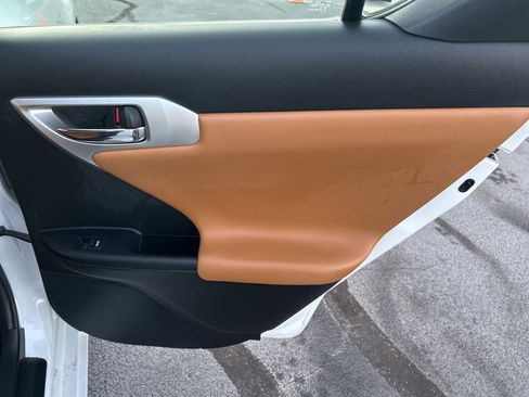 Used 2013 Lexus CT 200h image 36