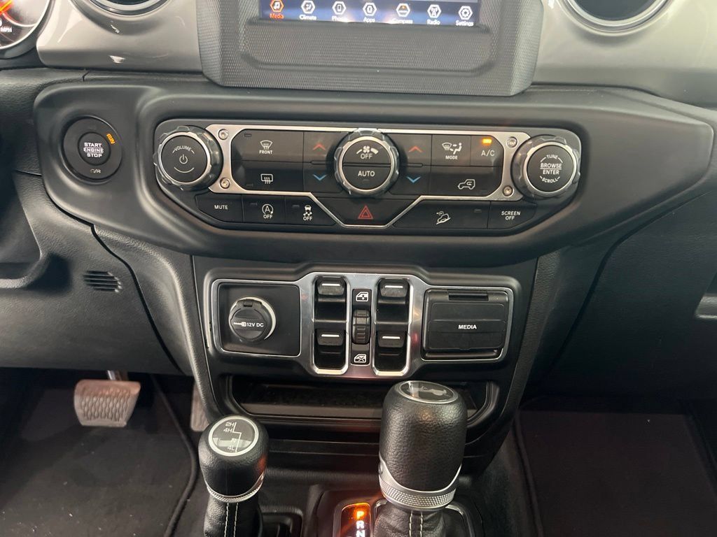 Used 2020 Jeep Wrangler Unlimited Sahara AWD/4WD image 16