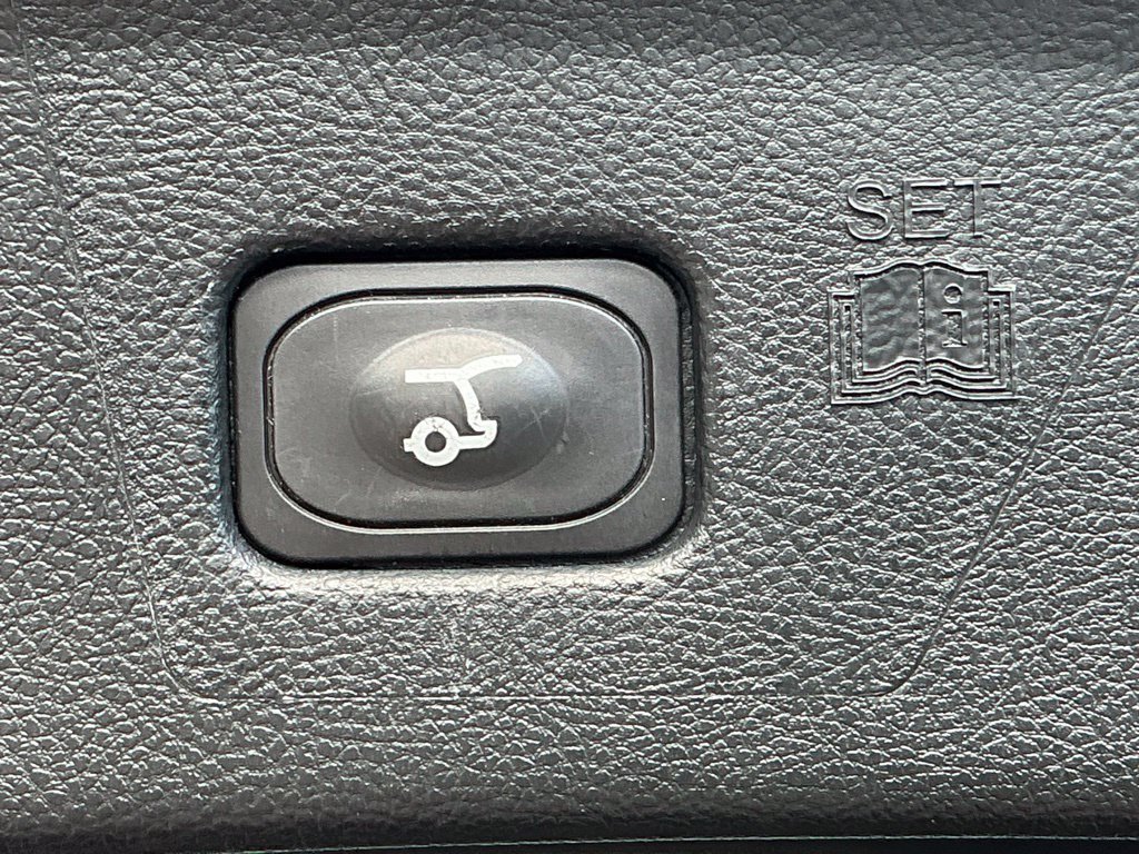 Used 2023 Ford Edge Titanium AWD/4WD image 19