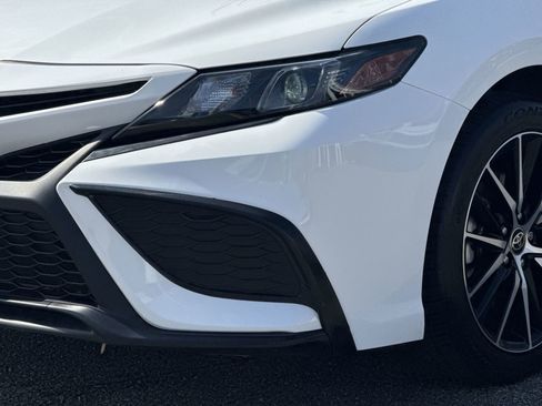 Used 2024 Toyota Camry SE image 6