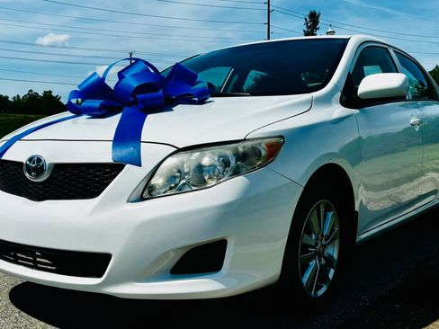 Used 2010 Toyota Corolla LE FWD image 3