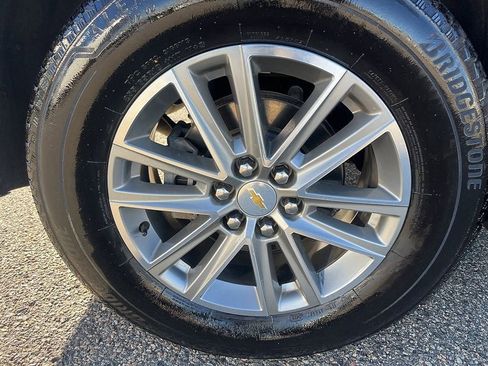 Used 2023 Chevrolet Traverse LT image 10