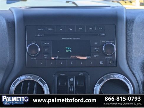 Used 2017 Jeep Wrangler Unlimited Sahara w/ Connectivity Group image 17