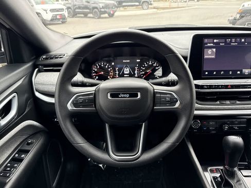 Used 2025 Jeep Compass Sport image 16