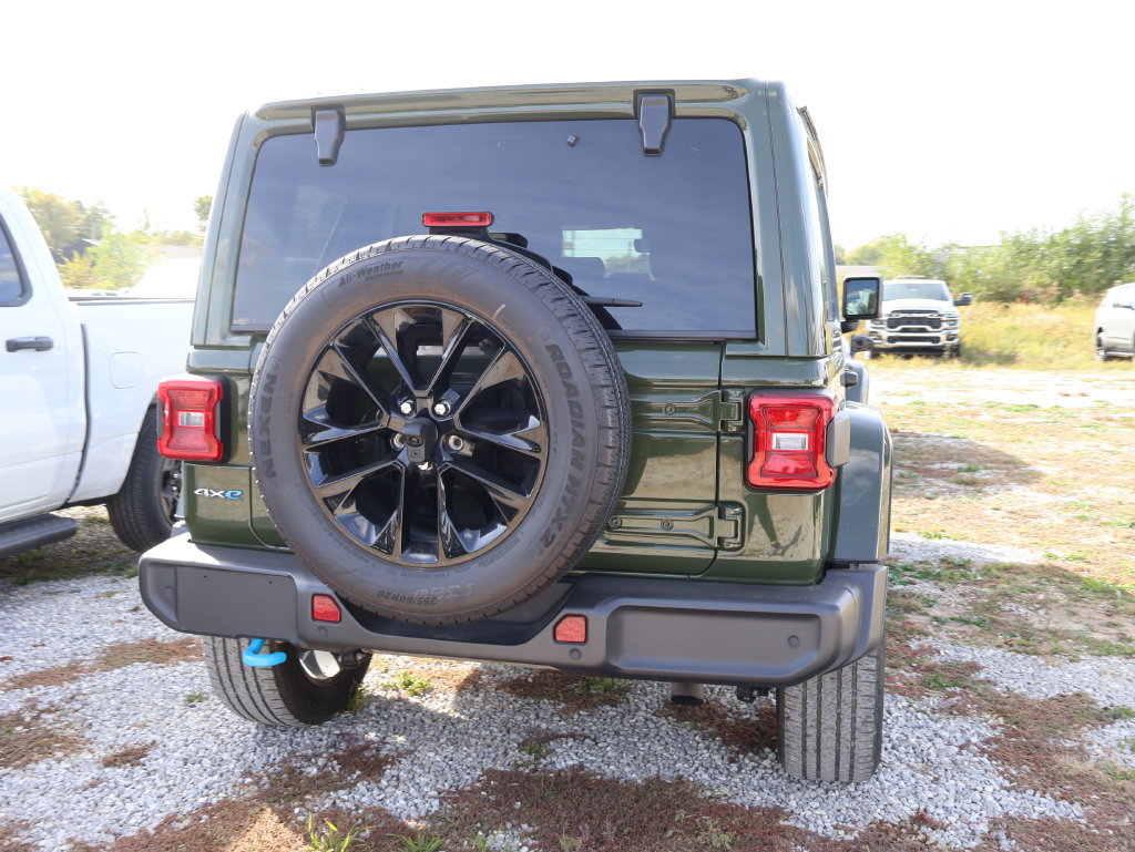 Used 2024 Jeep Wrangler Unlimited Sahara w/ Technology Group AWD/4WD image 18