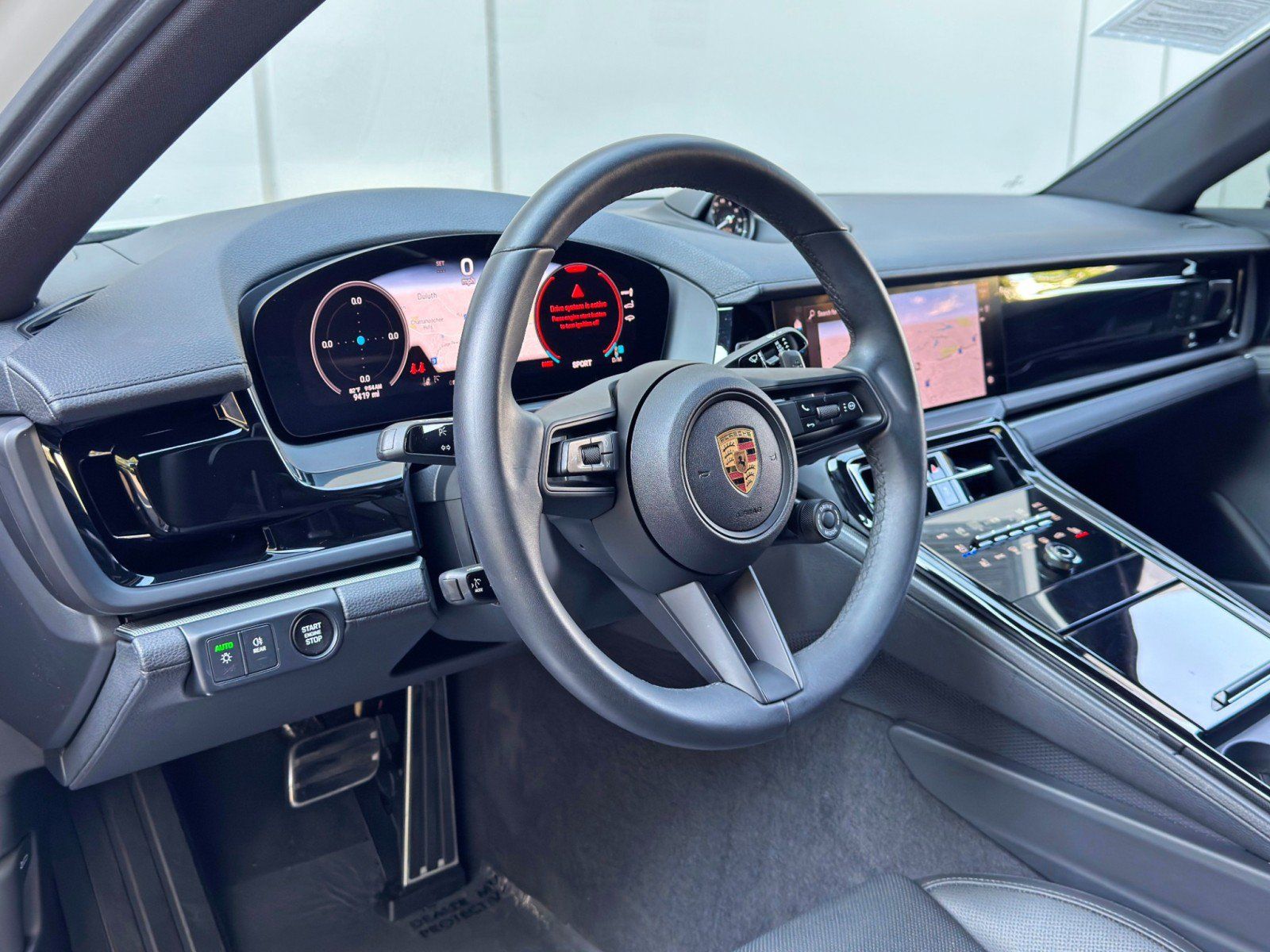 Used 2025 Porsche Panamera image 13