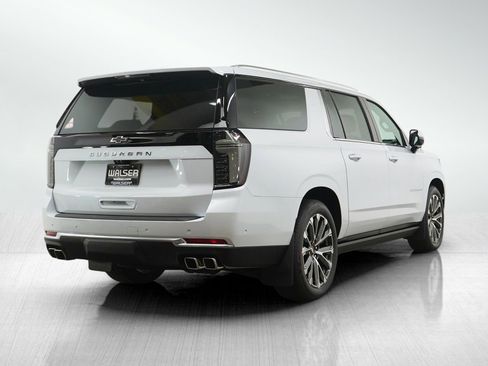 Used 2026 Chevrolet Suburban High Country AWD/4WD image 5