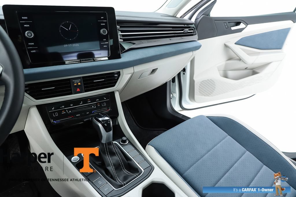 Used 2025 Volkswagen Jetta SE w/ Sunroof Package FWD image 23