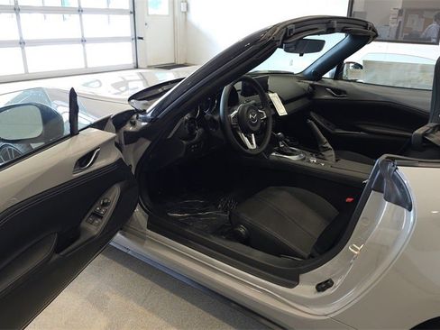 New 2025 MAZDA MX-5 Miata Club image 11