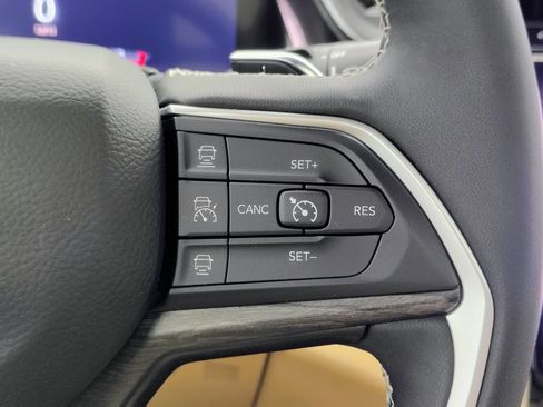 Used 2024 Jeep Grand Cherokee Limited image 43