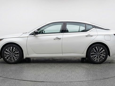 Used 2025 Nissan Altima 2.5 SV FWD image 5