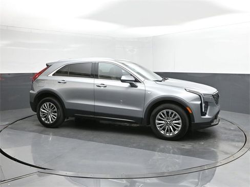 Used 2024 Cadillac XT4 Premium Luxury image 17