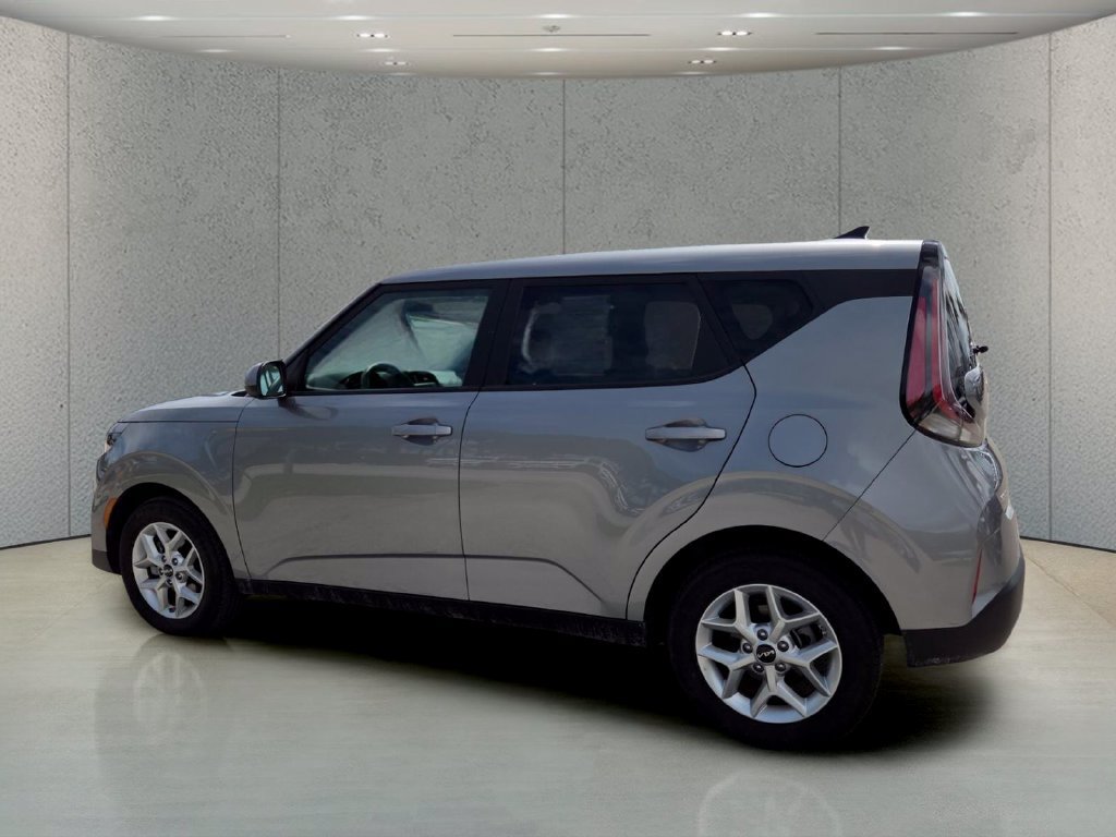 Used 2025 Kia Soul LX w/ LX Technology Package FWD image 9