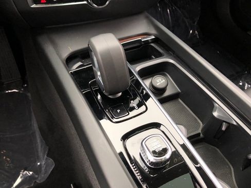 Used 2025 Volvo V60 B5 Cross Country Plus image 29