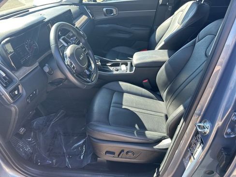 Used 2023 Kia Sorento S w/ Panoramic Sunroof Package image 11