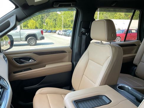 Used 2024 Chevrolet Tahoe Premier AWD/4WD image 28