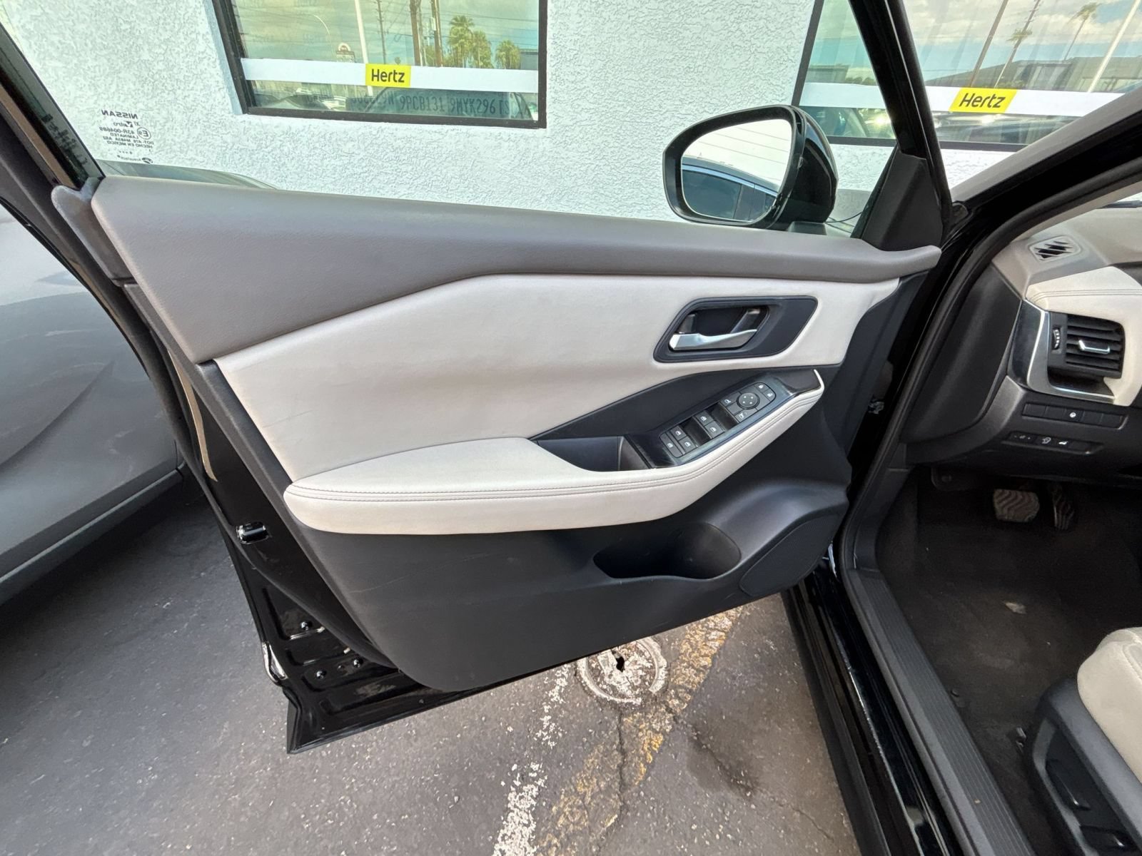 Used 2025 Nissan Rogue SV AWD/4WD image 26