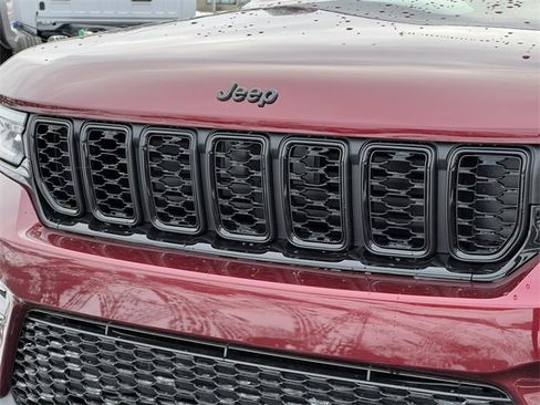 New 2025 Jeep Grand Cherokee Limited w/ Trailer Tow Package image 40