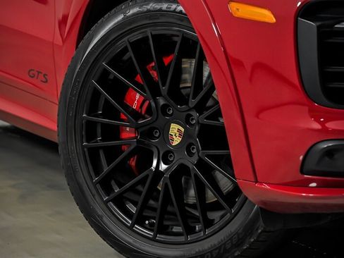 Used 2023 Porsche Cayenne GTS AWD/4WD image 3