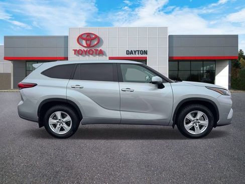 Used 2023 Toyota Highlander LE image 6