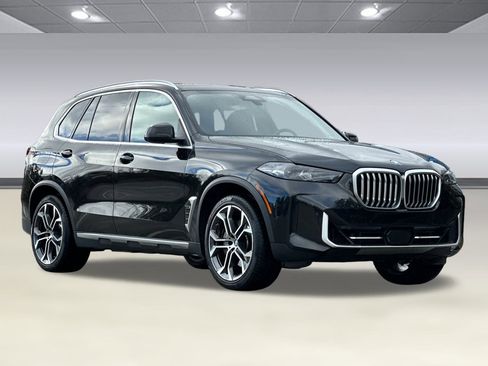 Used 2024 BMW X5 xDrive50e w/ Parking Assistance Package image 6
