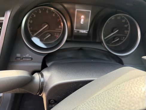 Used 2022 Toyota Camry SE image 11